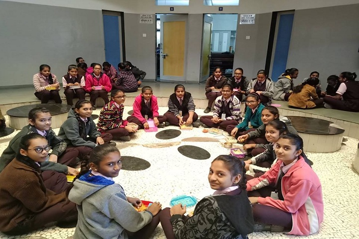 JBDiamonds and KARP Impex Vidya Sankul-Lunch Time