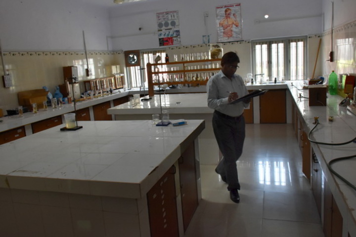 M. L. Kakadia National School-Chemistry Lab