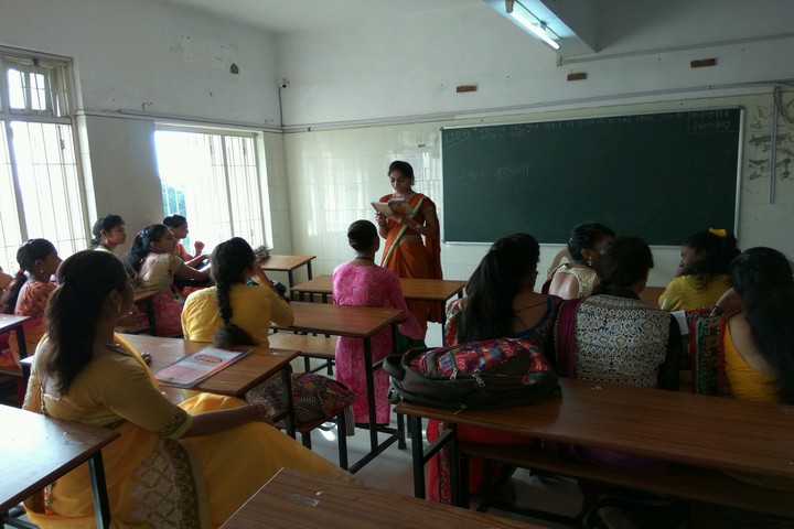 M. L. Kakadia National School-Classroom