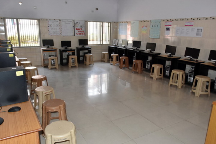 M. L. Kakadia National School-Computer Lab