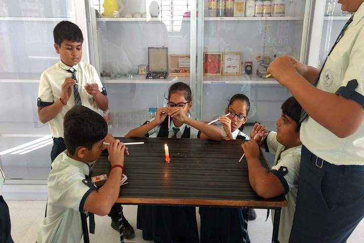 Mount Litera Zee School-Physics Lab