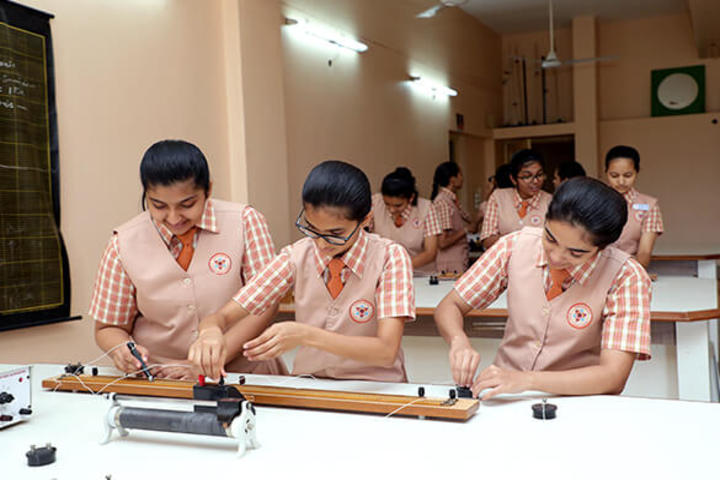 Sarvanaman Vidya Mandir-Physics Lab