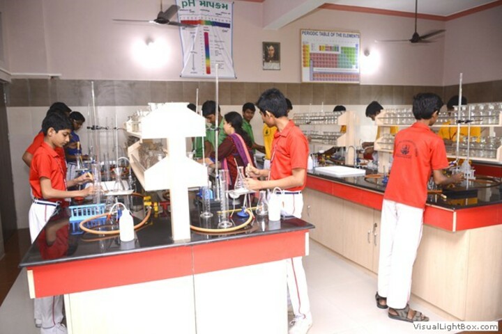 Shree Raj Rajeshwari Vidya Mandir-Laboratory