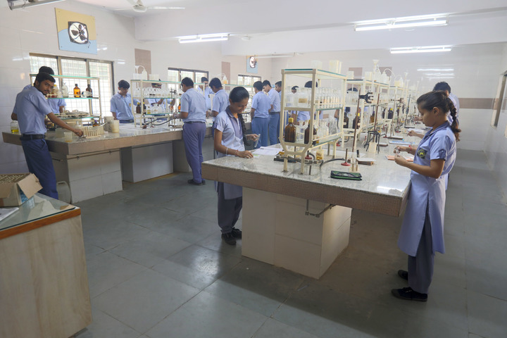 Shree Swaminarayan Public School-Chemistry Lab