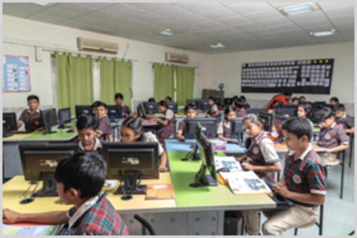 Smt Sandraben Shroff Gnyan Dham School-IT Lab
