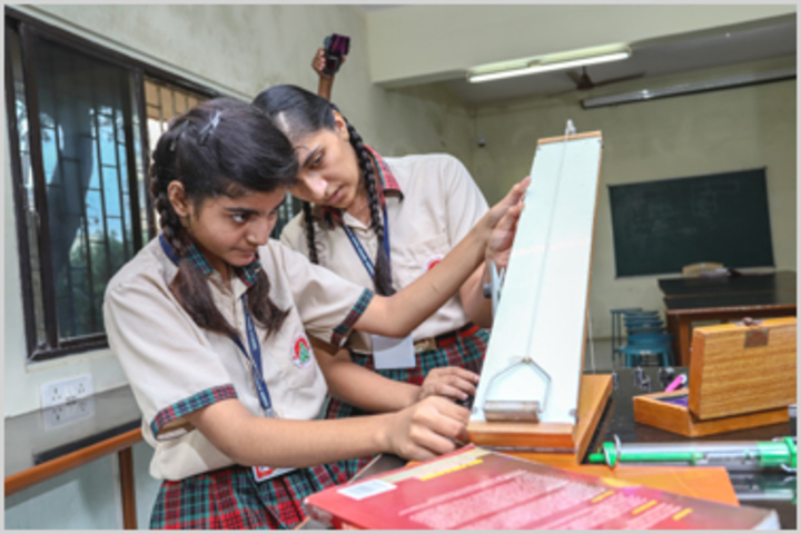 Smt Sandraben Shroff Gnyan Dham School-Physics Lab