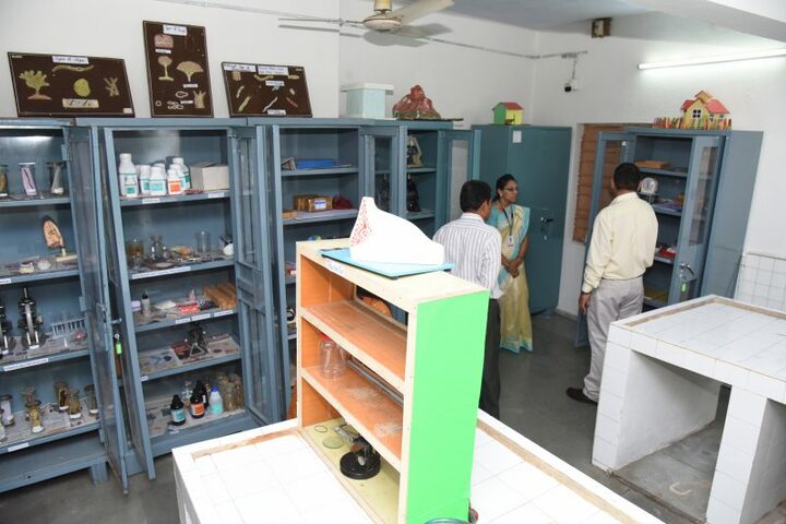 Vishvaniketan Shanti Asiatic School-Science Lab