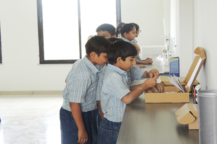 Zebar School For Children-Physics Lab