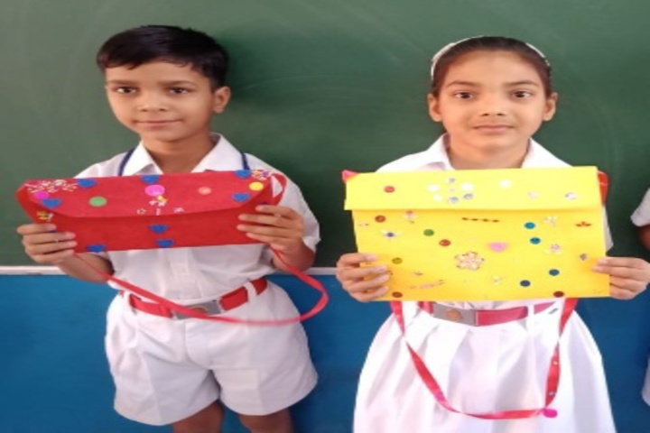 Aggarsain Public School-Gift making