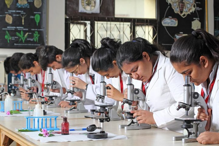 Amity International School-Physics Lab