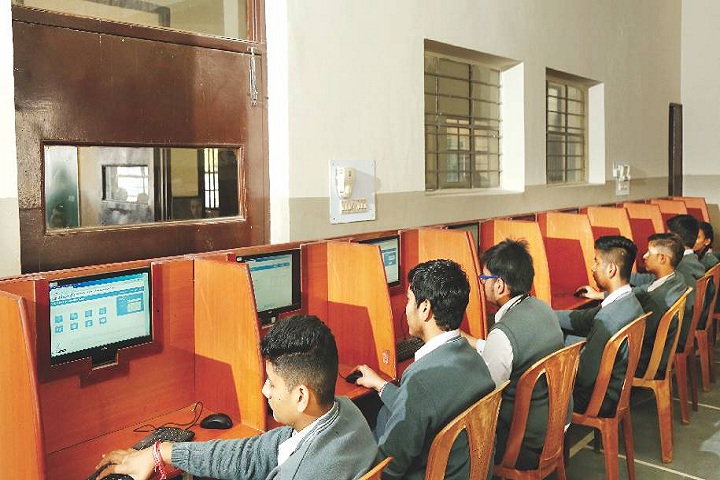 Amravati Vidyalaya-Computer Lab