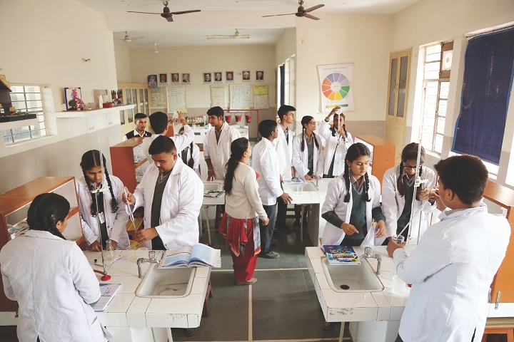 Amravati Vidyalaya-Science Lab