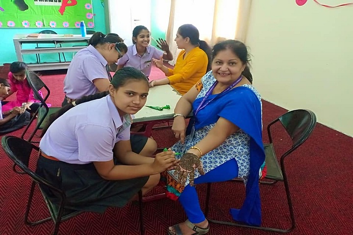 Apollo International School-Mehandi Compitition