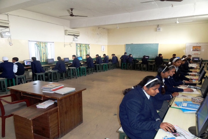 D A V English Medium Model Senior Secondary School-Computer Lab