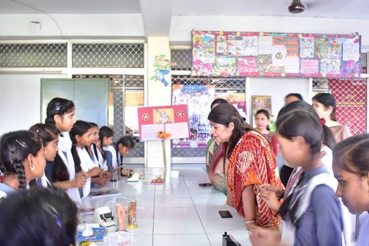 DAV Public School-Lab