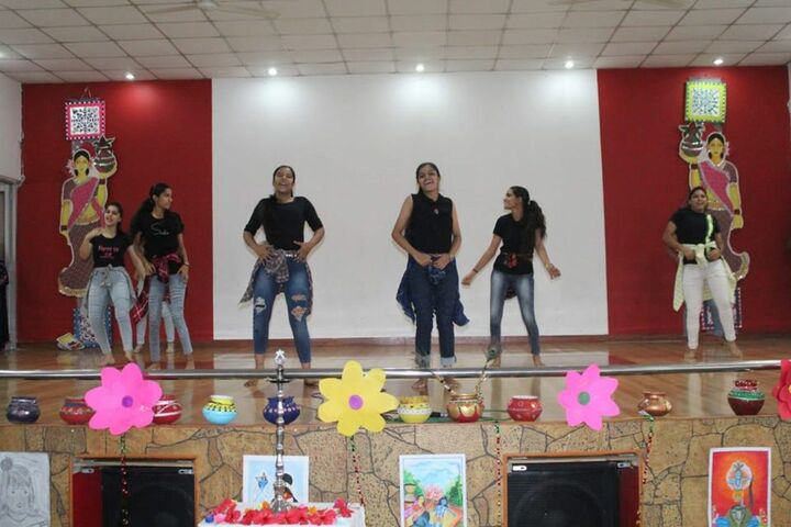 Dav Multi Purpose Public School-Dance
