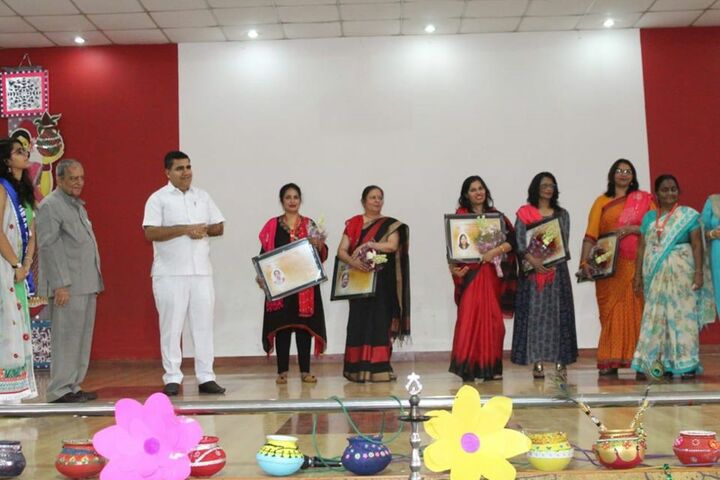 Dav Multi Purpose Public School-Teachers Day Celebrations