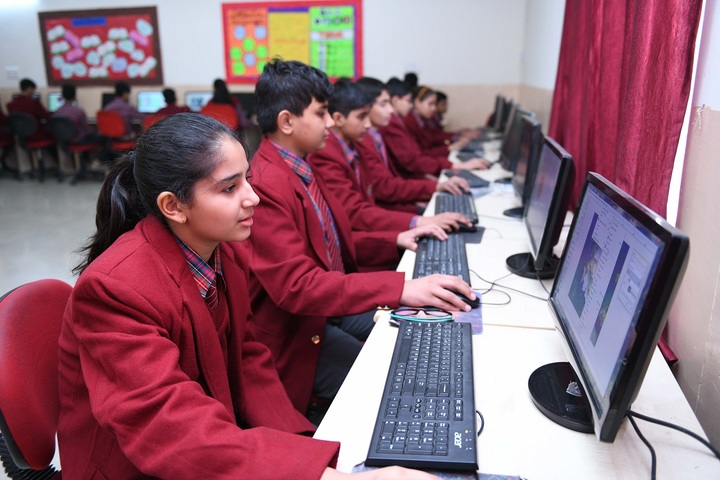 Dav Police Public School-Computer Lab