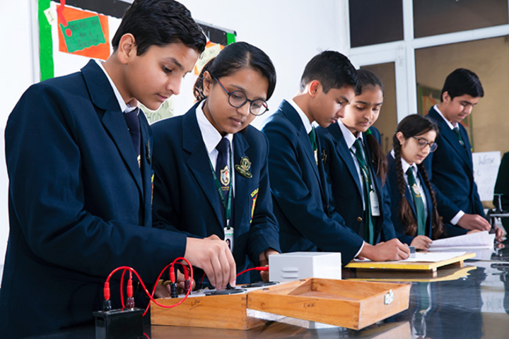 Delhi Public School-Physics Lab
