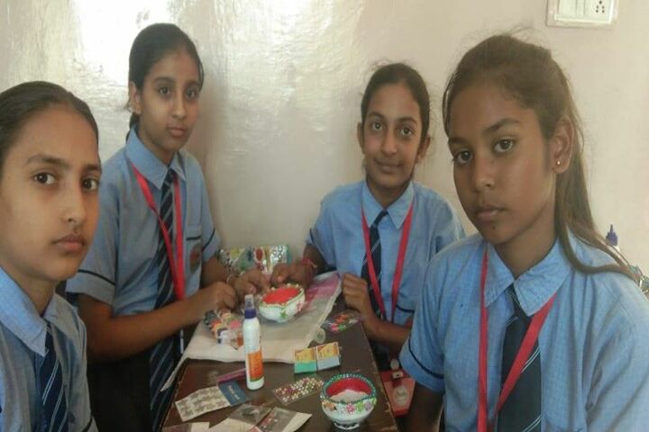 E Max International School-Art And Craft