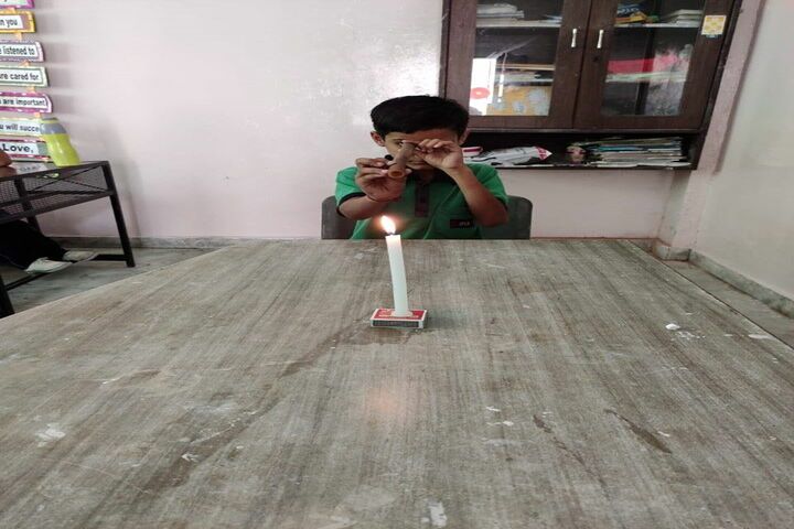 E Max International School-Physics Lab