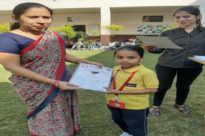 E Max International School-Prize Ceremony
