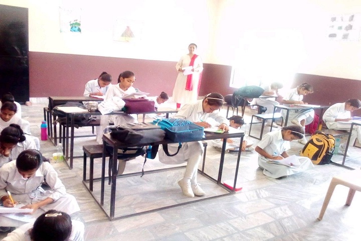 Geeta Senior Secondary School-Classroom with students