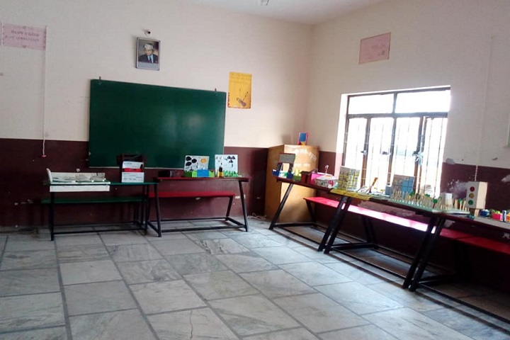 Geeta Senior Secondary School-Activity room