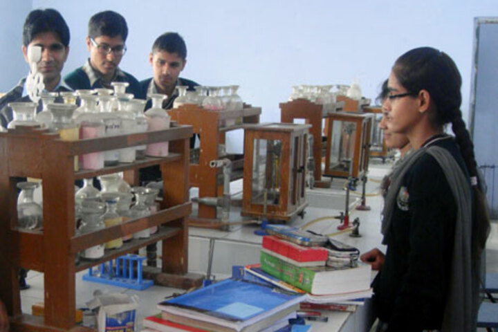 H R Green Field High School-Science Lab