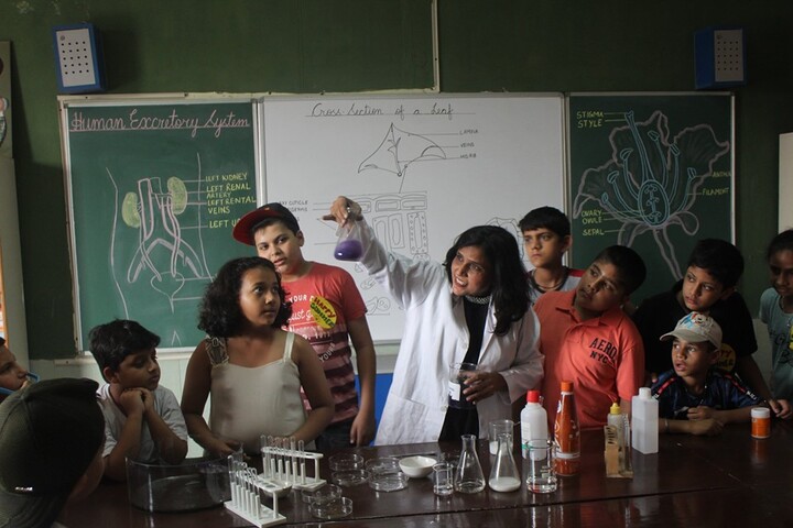 Hallmark Public School-Lab