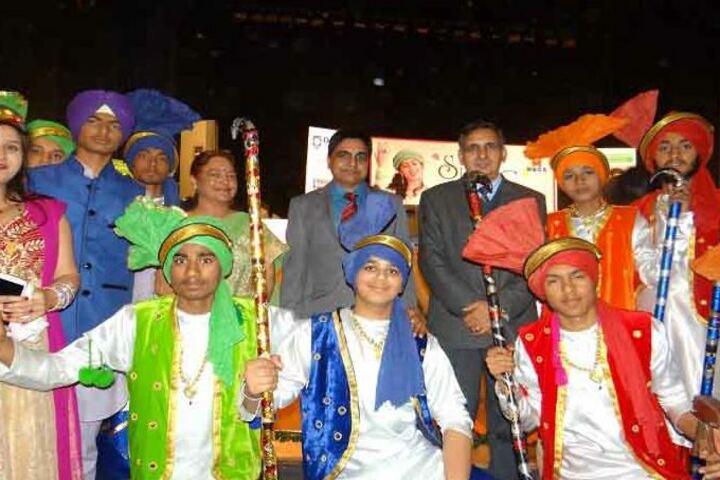 Haryana Model Senior Secondary School-Students and Faculty