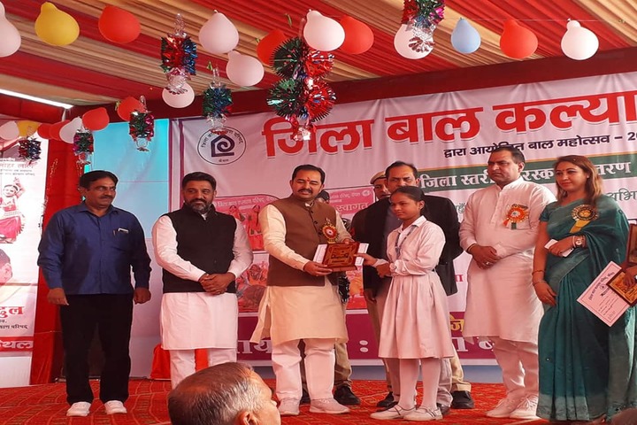 Indira Gandhi Public School-Prize Distribution