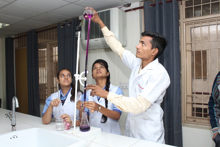 Lingayas Public School-ChemistryLab