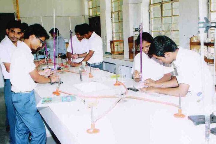 Mahadev Desai Public School-Chemistry Lab