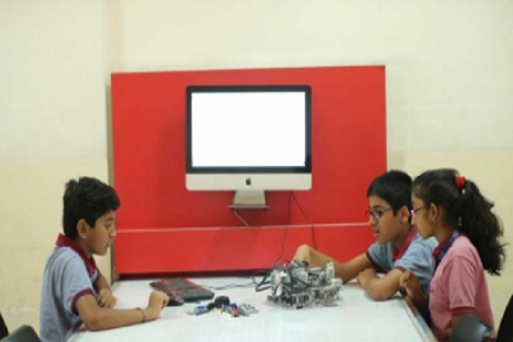 Manav Rachana International School-Technology In Classroom