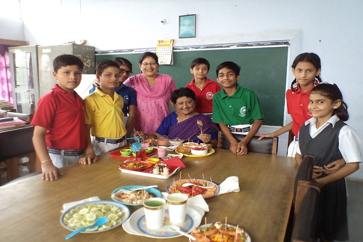 Moti Ram Arya Modern Public School-Food Decoration