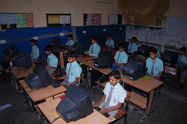 Pinewood International Boarding School-Computer Lab