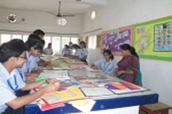S D Adarsh Vidyalaya-Psychology lab