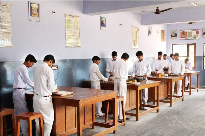 Saraswati Senior Secondary School-Chemistry Lab