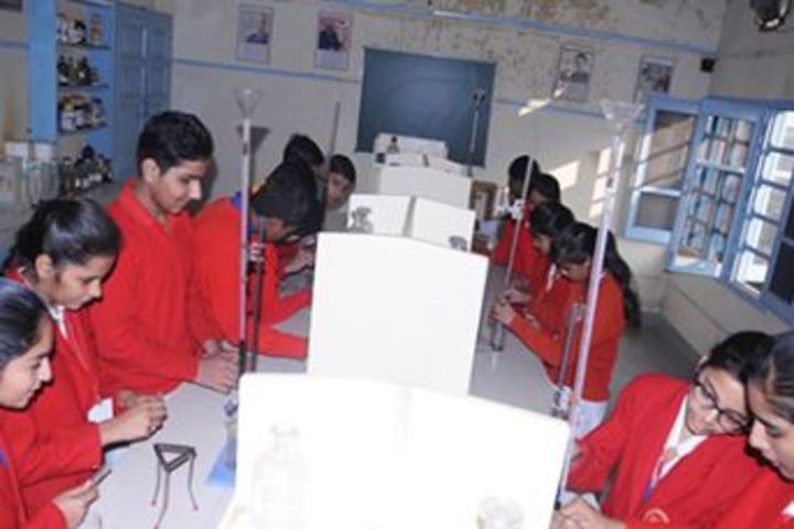 Shri Krishna Parnami Public School-Science Lab