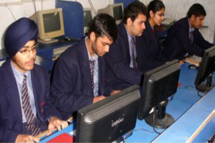 Spring Fields Public School-Computer-Lab