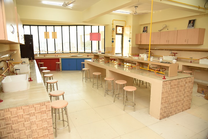 The Little Shri-Chemistry Lab
