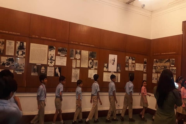 The Pine Crest School - Visit To Planitorium