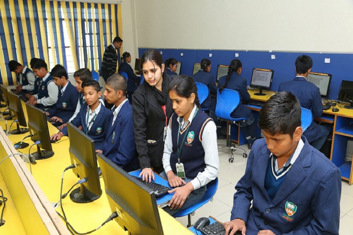 Universal Academy-Computer lab