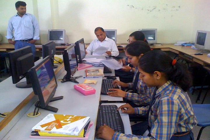 Vijaya Senior Secondary School-Computer Lab