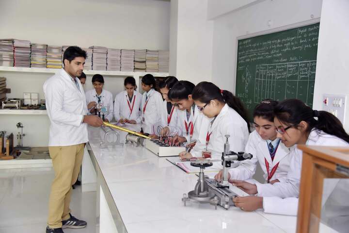 Viveka Nand Bal Mandir Senior Secondary Schoo-Biology Lab