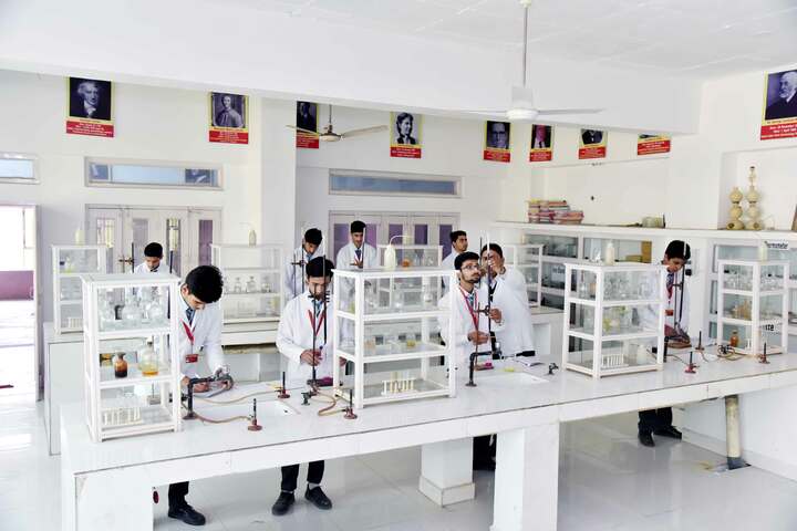 Viveka Nand Bal Mandir Senior Secondary Schoo-Chemistry Lab