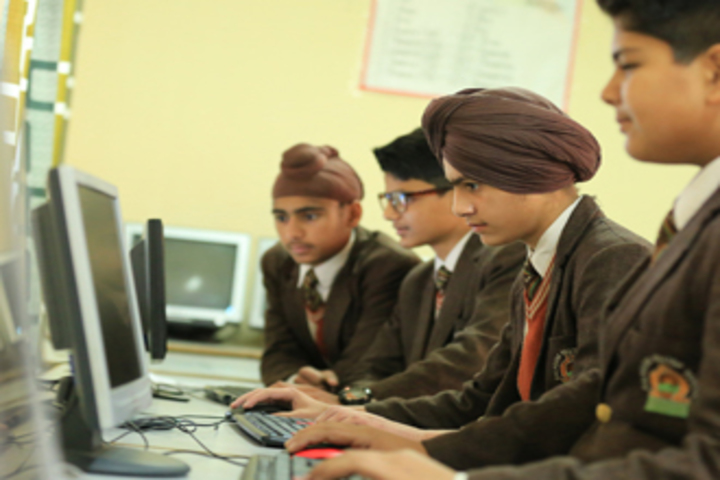 Dalhousie Hill Top School-Computer Lab