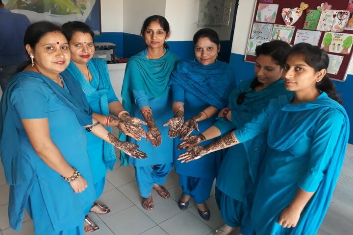 De Montreal Convent School-Mehandi Competition