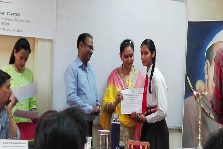 La Montessori School-Achievement